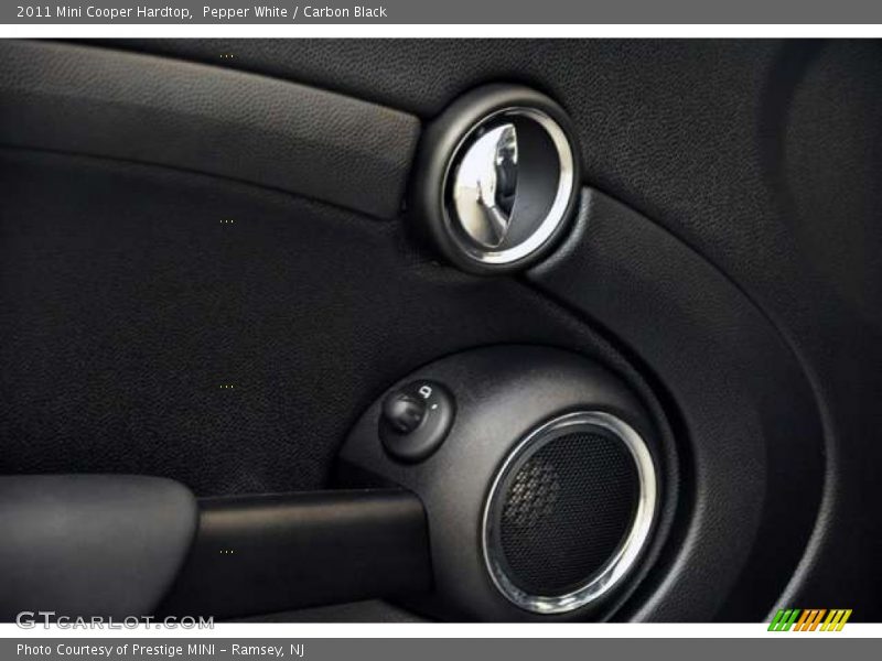 Pepper White / Carbon Black 2011 Mini Cooper Hardtop