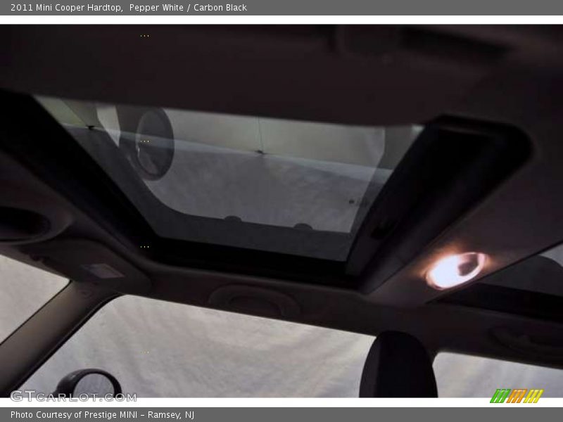 Pepper White / Carbon Black 2011 Mini Cooper Hardtop