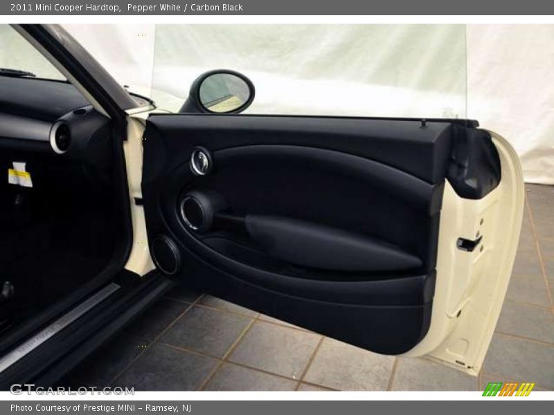 Pepper White / Carbon Black 2011 Mini Cooper Hardtop