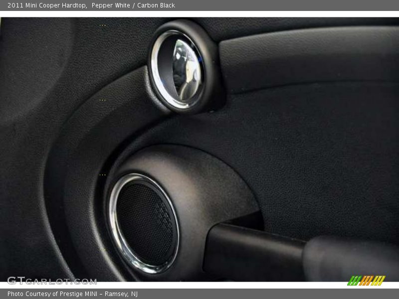 Pepper White / Carbon Black 2011 Mini Cooper Hardtop