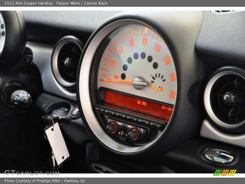 Pepper White / Carbon Black 2011 Mini Cooper Hardtop