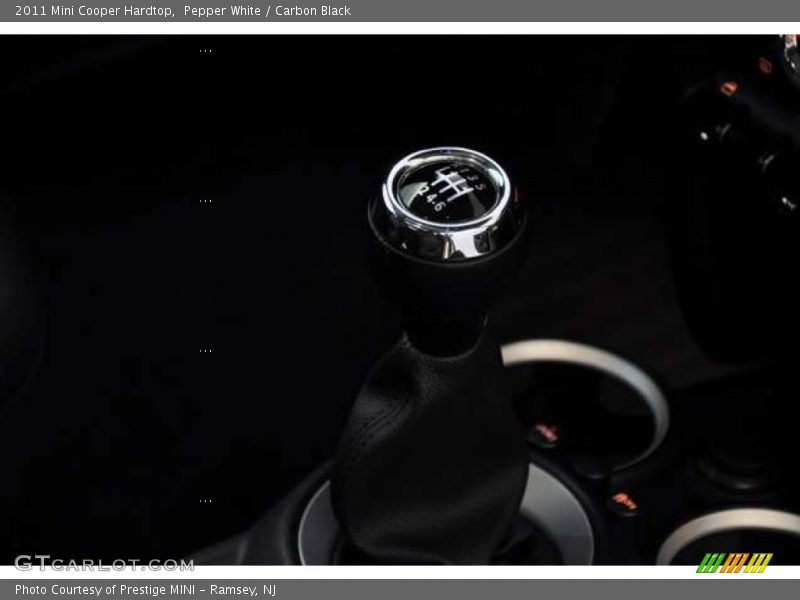 Pepper White / Carbon Black 2011 Mini Cooper Hardtop