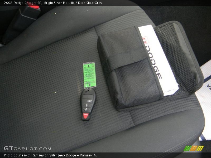 Bright Silver Metallic / Dark Slate Gray 2008 Dodge Charger SE