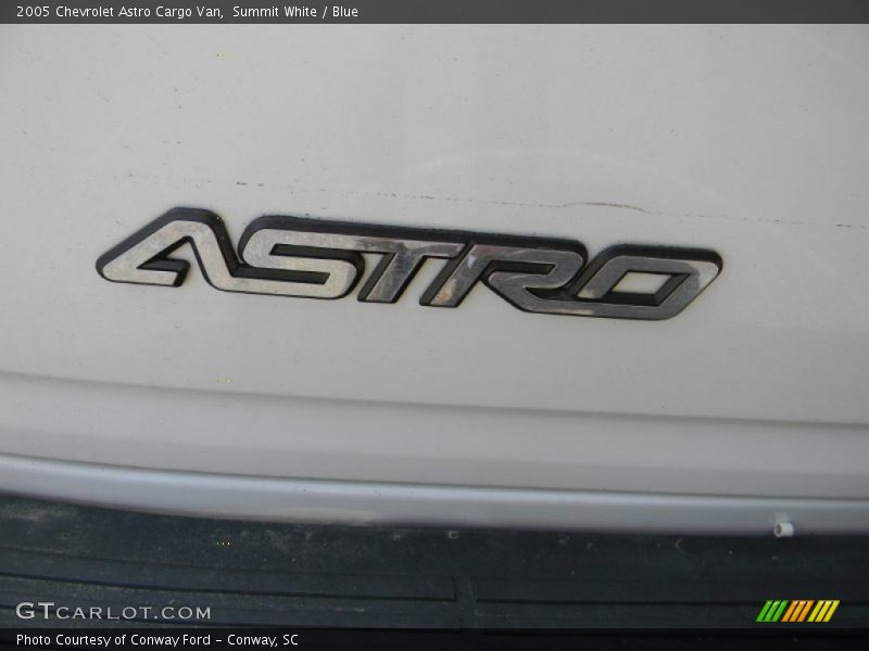 Summit White / Blue 2005 Chevrolet Astro Cargo Van