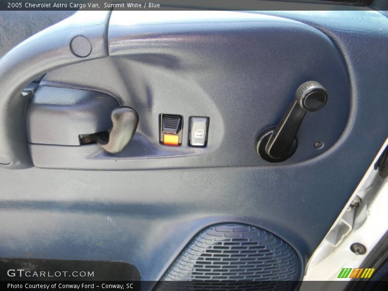 Summit White / Blue 2005 Chevrolet Astro Cargo Van