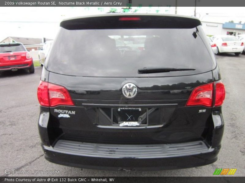Nocturne Black Metallic / Aero Grey 2009 Volkswagen Routan SE