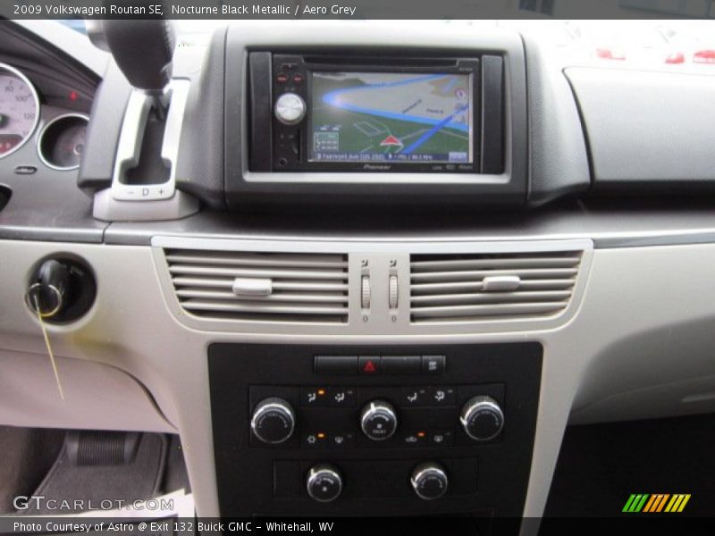 Nocturne Black Metallic / Aero Grey 2009 Volkswagen Routan SE