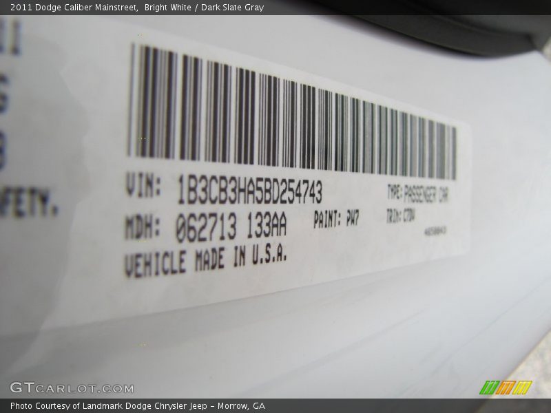 Bright White / Dark Slate Gray 2011 Dodge Caliber Mainstreet