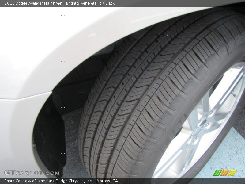 Bright Silver Metallic / Black 2011 Dodge Avenger Mainstreet