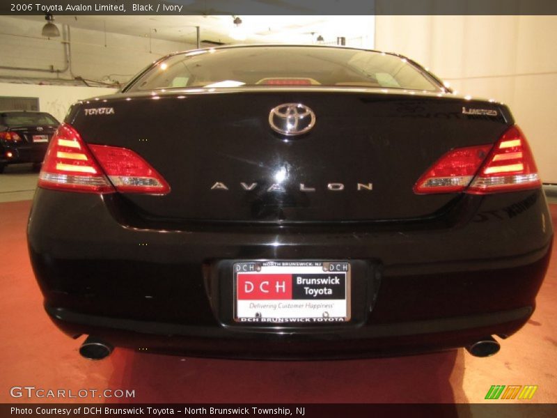 Black / Ivory 2006 Toyota Avalon Limited