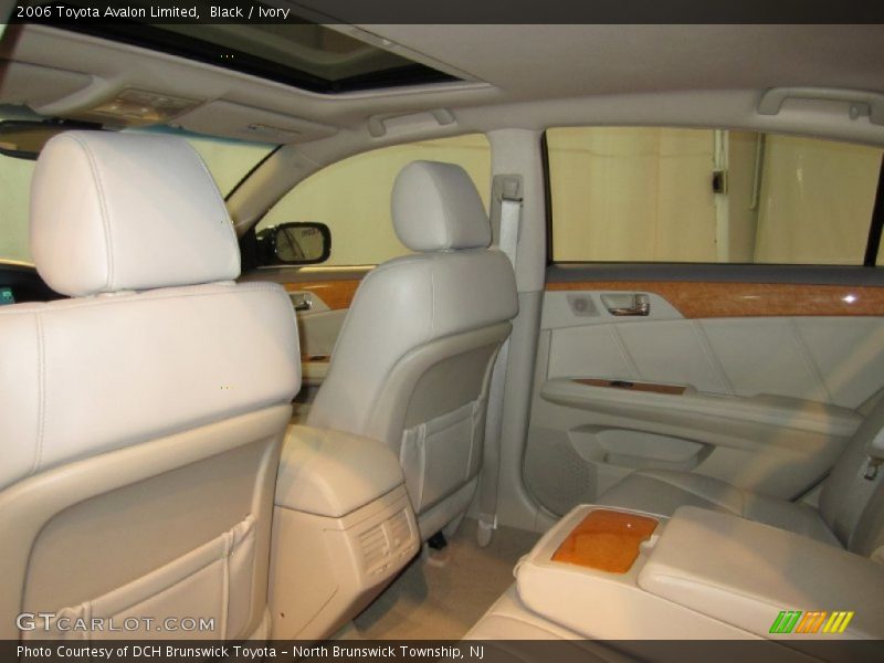 Black / Ivory 2006 Toyota Avalon Limited