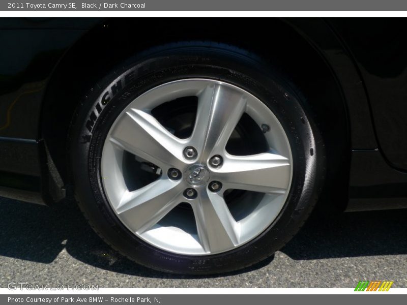 Black / Dark Charcoal 2011 Toyota Camry SE