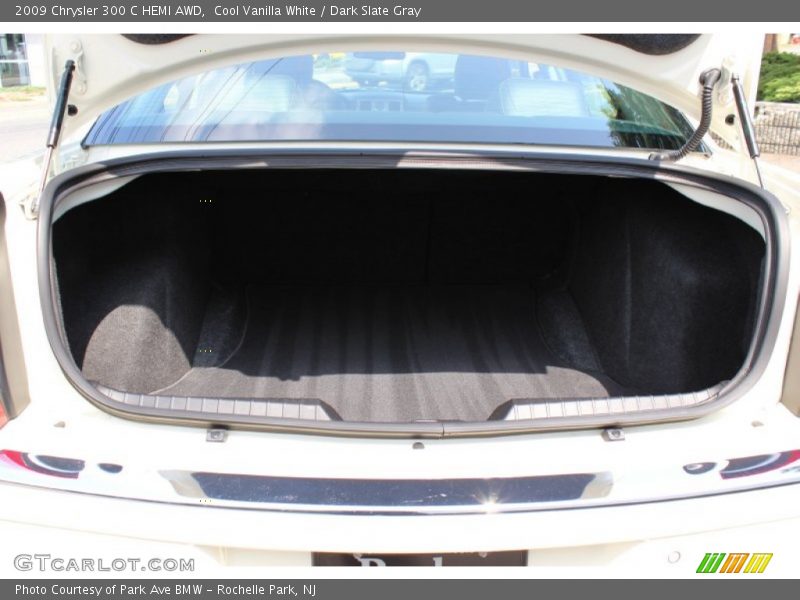  2009 300 C HEMI AWD Trunk