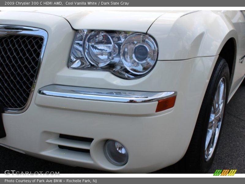Cool Vanilla White / Dark Slate Gray 2009 Chrysler 300 C HEMI AWD