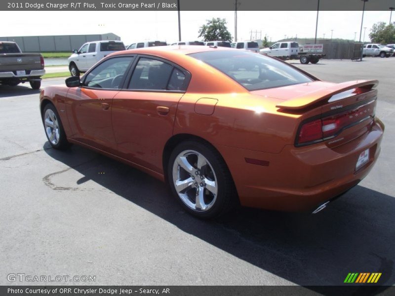 Toxic Orange Pearl / Black 2011 Dodge Charger R/T Plus