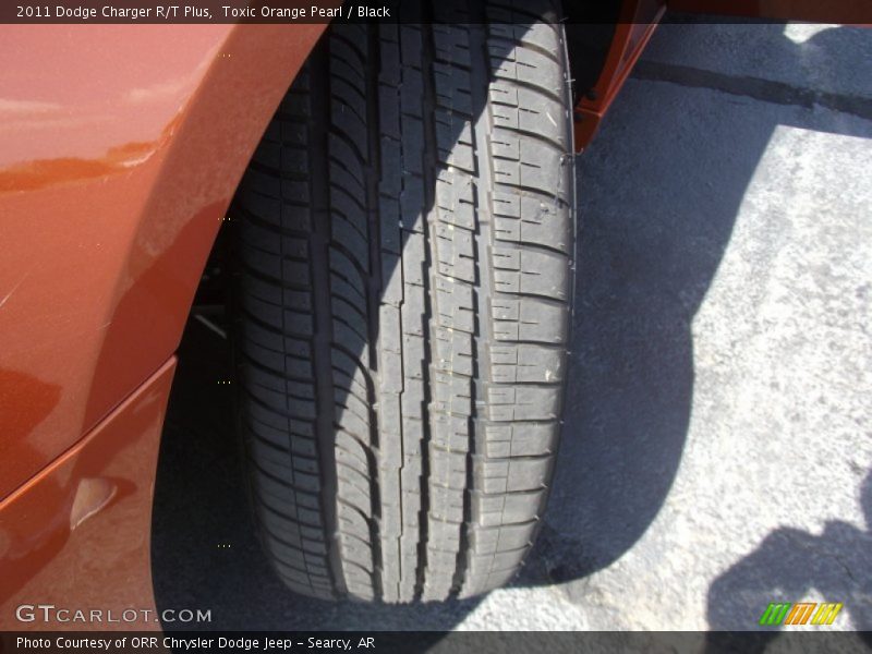 Toxic Orange Pearl / Black 2011 Dodge Charger R/T Plus