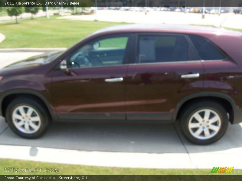 Dark Cherry / Beige 2011 Kia Sorento EX