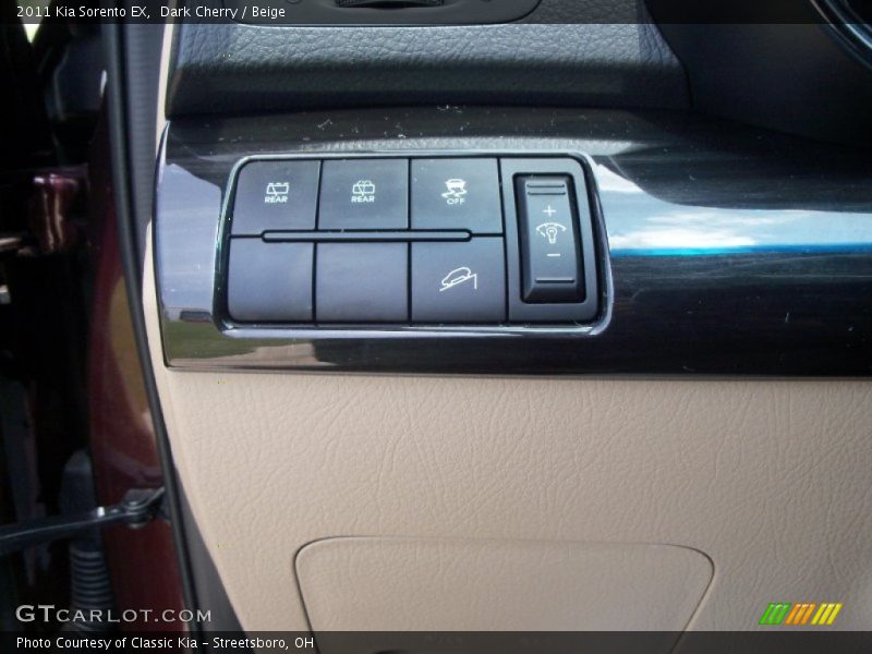 Dark Cherry / Beige 2011 Kia Sorento EX