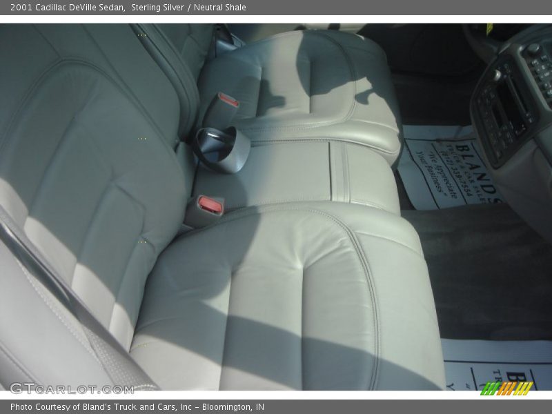 Sterling Silver / Neutral Shale 2001 Cadillac DeVille Sedan
