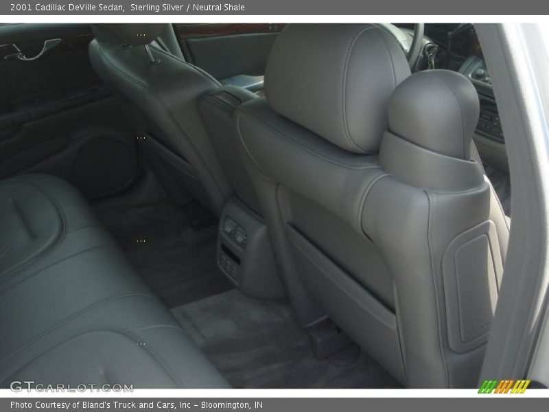 Sterling Silver / Neutral Shale 2001 Cadillac DeVille Sedan