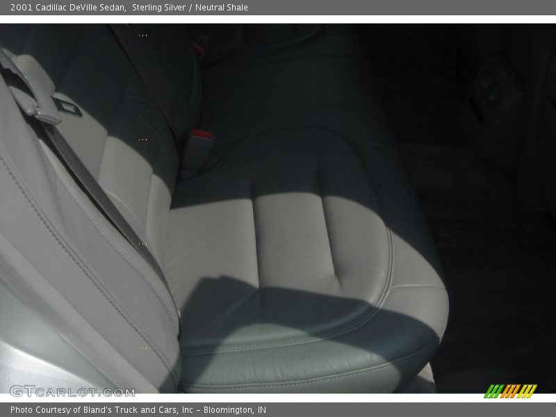Sterling Silver / Neutral Shale 2001 Cadillac DeVille Sedan