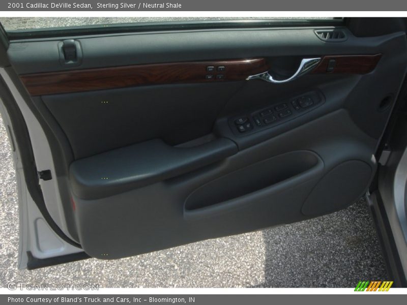 Sterling Silver / Neutral Shale 2001 Cadillac DeVille Sedan
