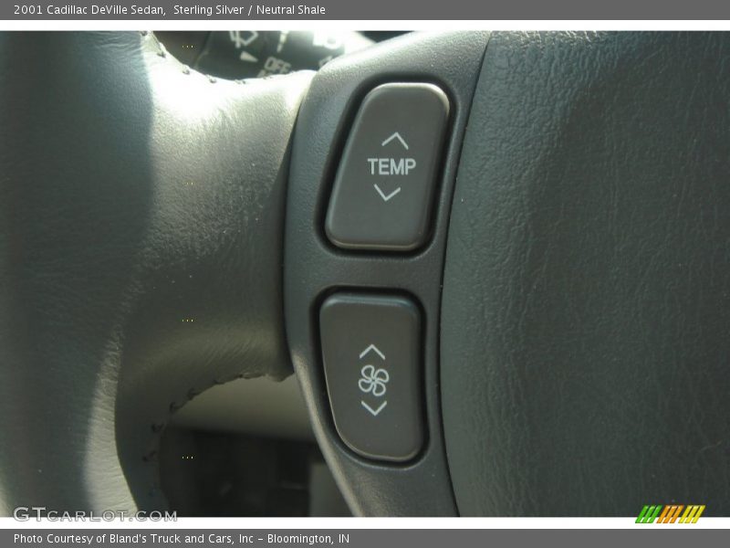 Sterling Silver / Neutral Shale 2001 Cadillac DeVille Sedan