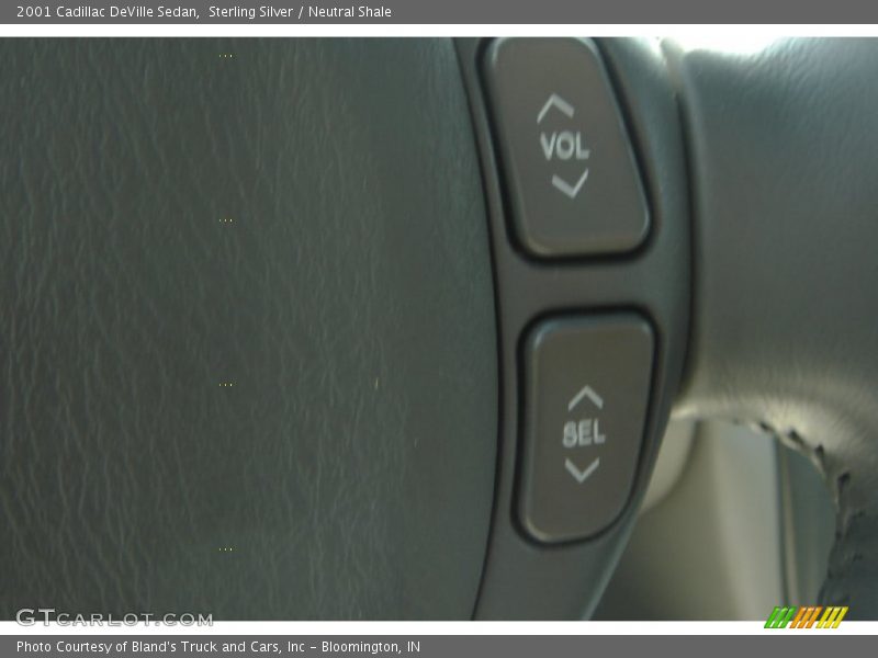Sterling Silver / Neutral Shale 2001 Cadillac DeVille Sedan