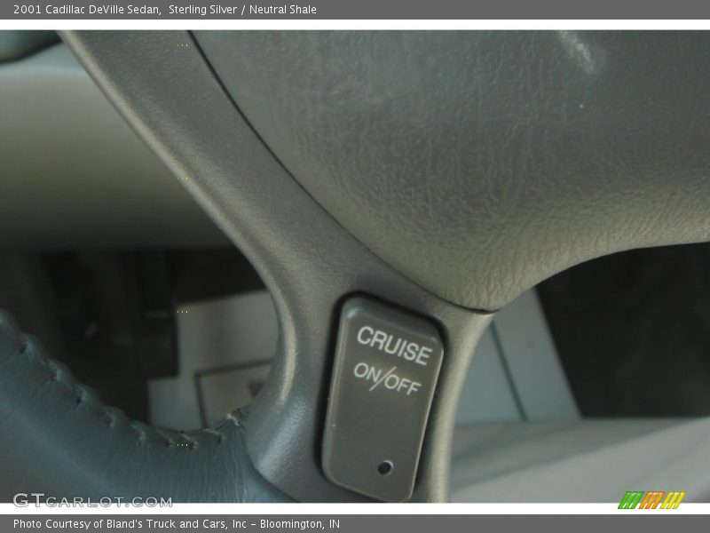 Sterling Silver / Neutral Shale 2001 Cadillac DeVille Sedan