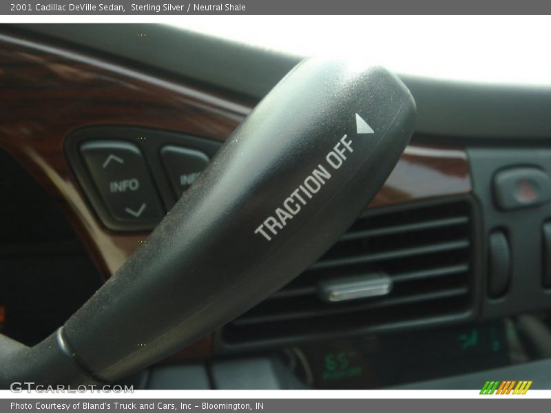 Sterling Silver / Neutral Shale 2001 Cadillac DeVille Sedan