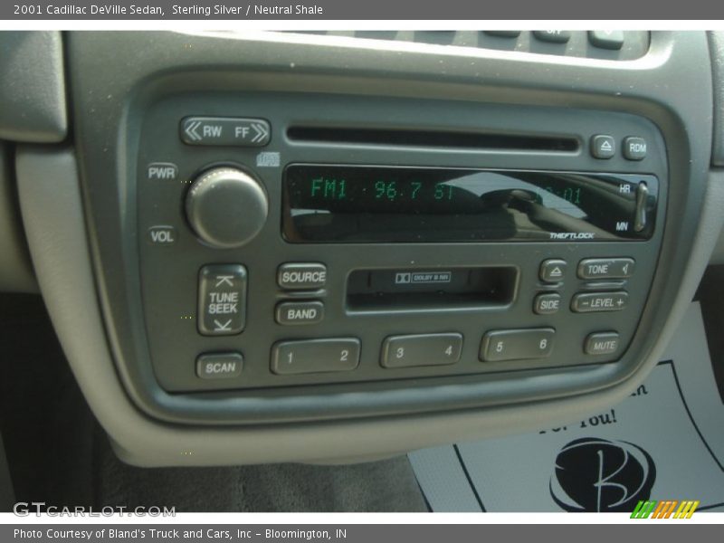 Sterling Silver / Neutral Shale 2001 Cadillac DeVille Sedan