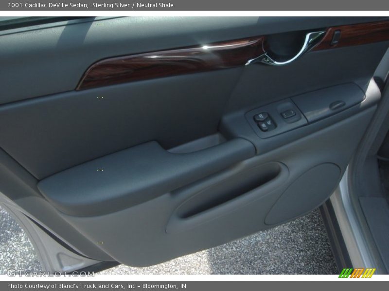 Sterling Silver / Neutral Shale 2001 Cadillac DeVille Sedan