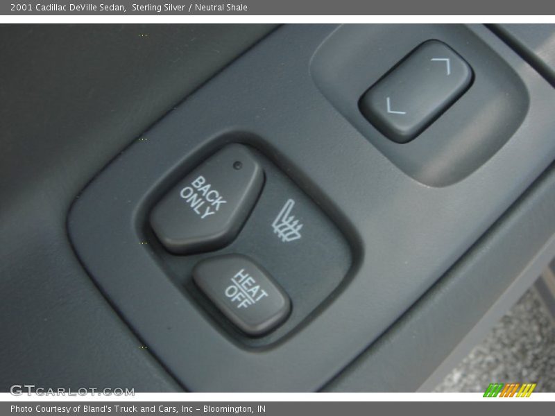 Sterling Silver / Neutral Shale 2001 Cadillac DeVille Sedan