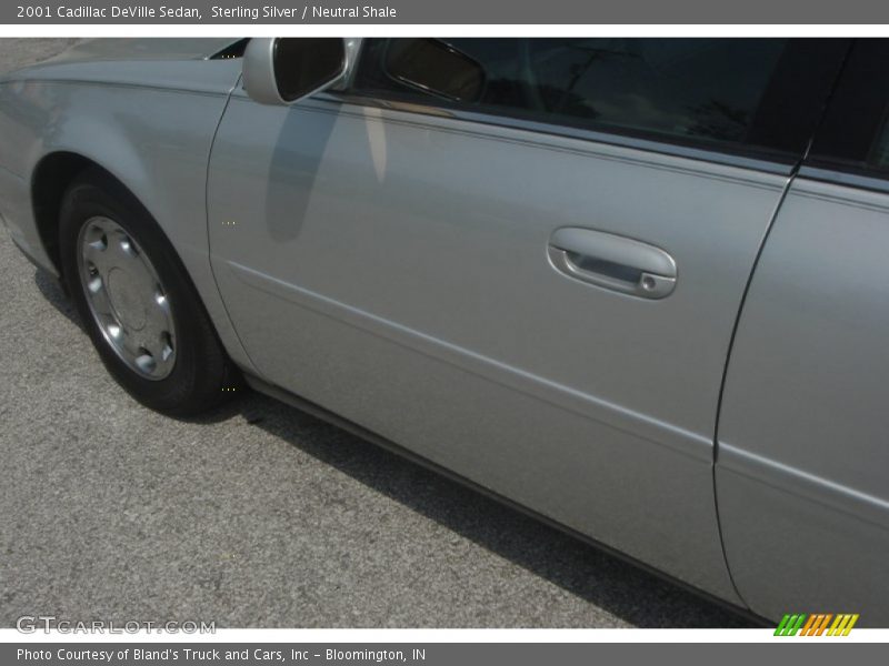 Sterling Silver / Neutral Shale 2001 Cadillac DeVille Sedan