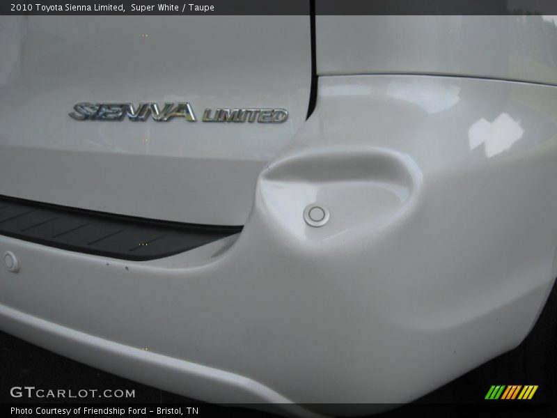 Super White / Taupe 2010 Toyota Sienna Limited