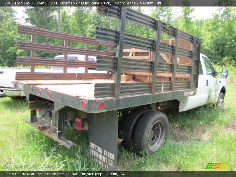 Oxford White / Medium Flint 2003 Ford F450 Super Duty XL Supercab Chassis Stake Truck