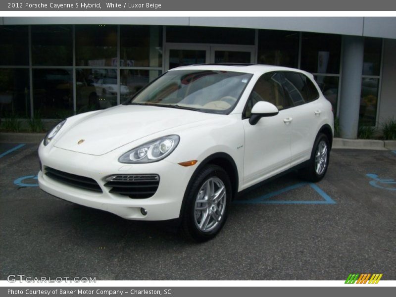 Front 3/4 View of 2012 Cayenne S Hybrid