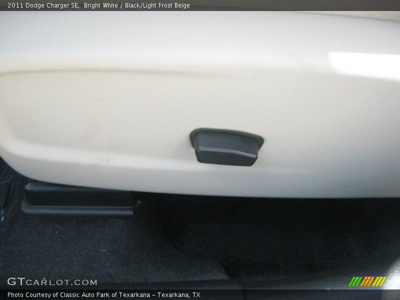 Bright White / Black/Light Frost Beige 2011 Dodge Charger SE
