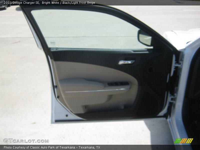 Bright White / Black/Light Frost Beige 2011 Dodge Charger SE