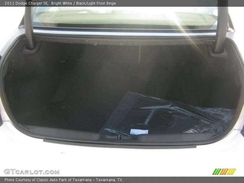 Bright White / Black/Light Frost Beige 2011 Dodge Charger SE