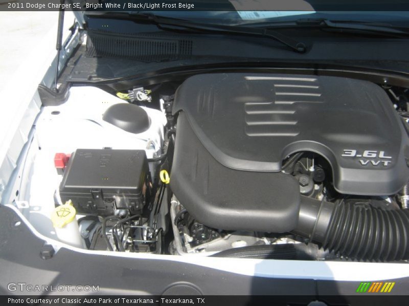 Bright White / Black/Light Frost Beige 2011 Dodge Charger SE