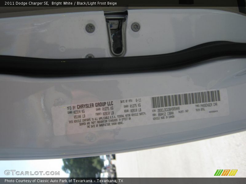 Bright White / Black/Light Frost Beige 2011 Dodge Charger SE
