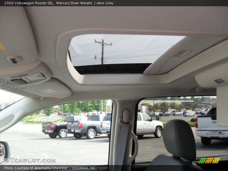 Mercury Sliver Metallic / Aero Grey 2009 Volkswagen Routan SEL