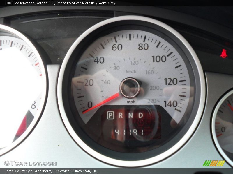 Mercury Sliver Metallic / Aero Grey 2009 Volkswagen Routan SEL