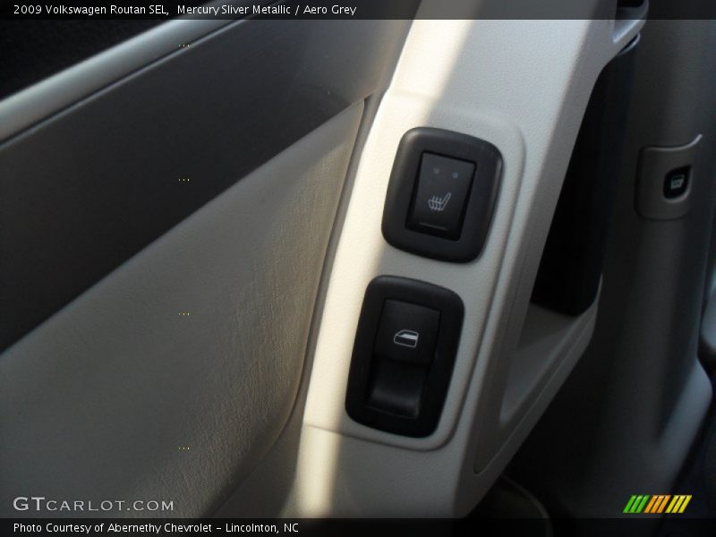 Mercury Sliver Metallic / Aero Grey 2009 Volkswagen Routan SEL