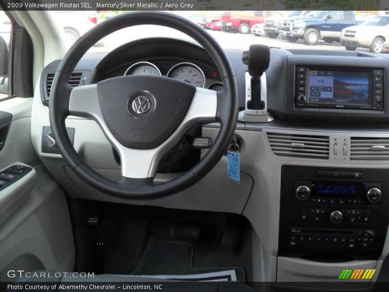Mercury Sliver Metallic / Aero Grey 2009 Volkswagen Routan SEL