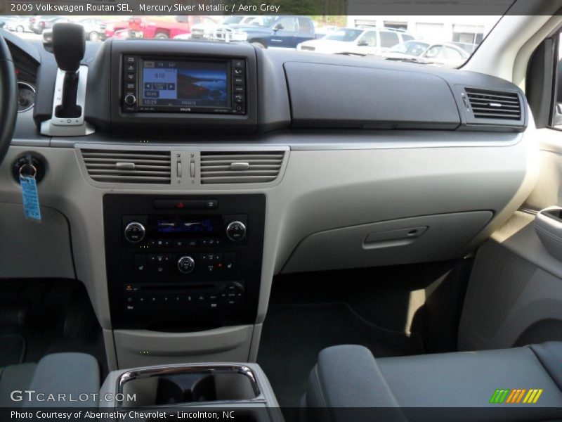 Mercury Sliver Metallic / Aero Grey 2009 Volkswagen Routan SEL
