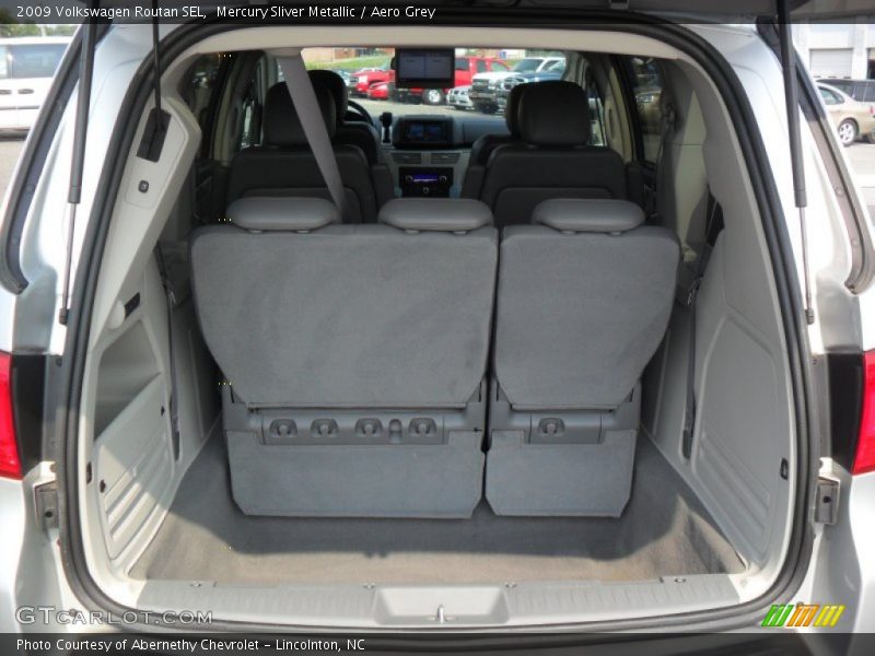 Mercury Sliver Metallic / Aero Grey 2009 Volkswagen Routan SEL