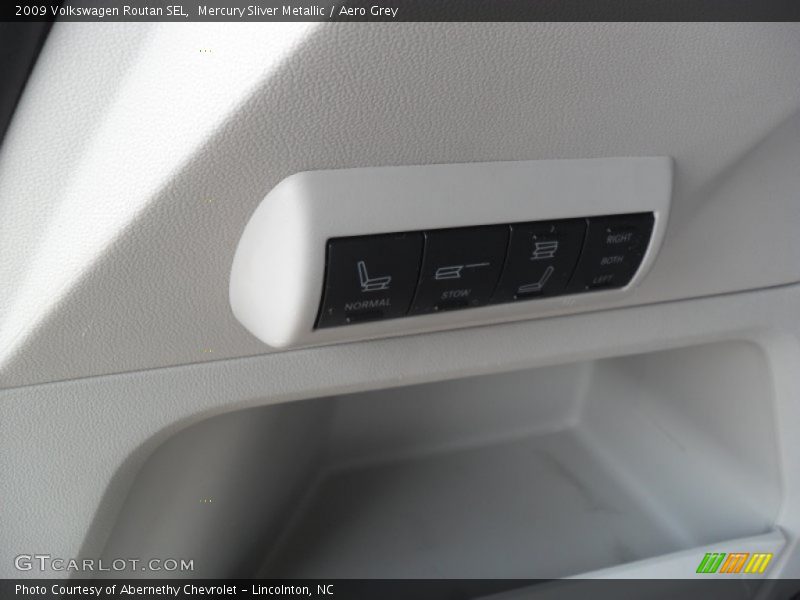 Mercury Sliver Metallic / Aero Grey 2009 Volkswagen Routan SEL