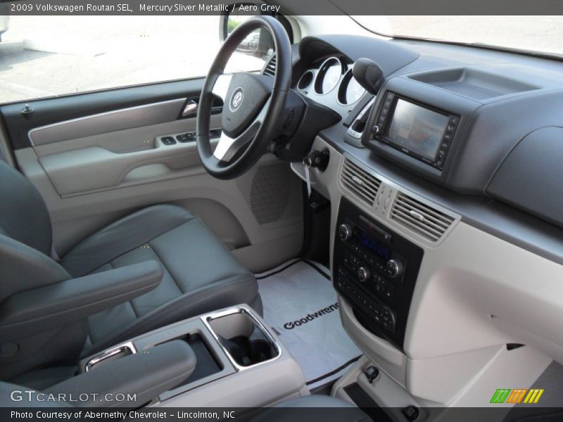 Mercury Sliver Metallic / Aero Grey 2009 Volkswagen Routan SEL